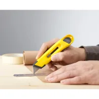 Stanley 0-10-088 cutter abs cu lama retractabila b