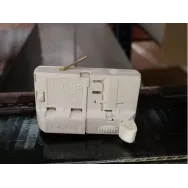 Adaptor universal ga 69-3 6a 50n culoare alba