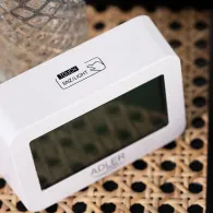 Ceas alarma cu baterii 2 x r6 adler